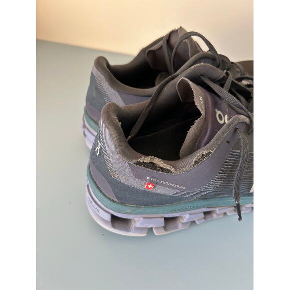 On Running Men\'s Cloudflow 4 size 11 black some wear